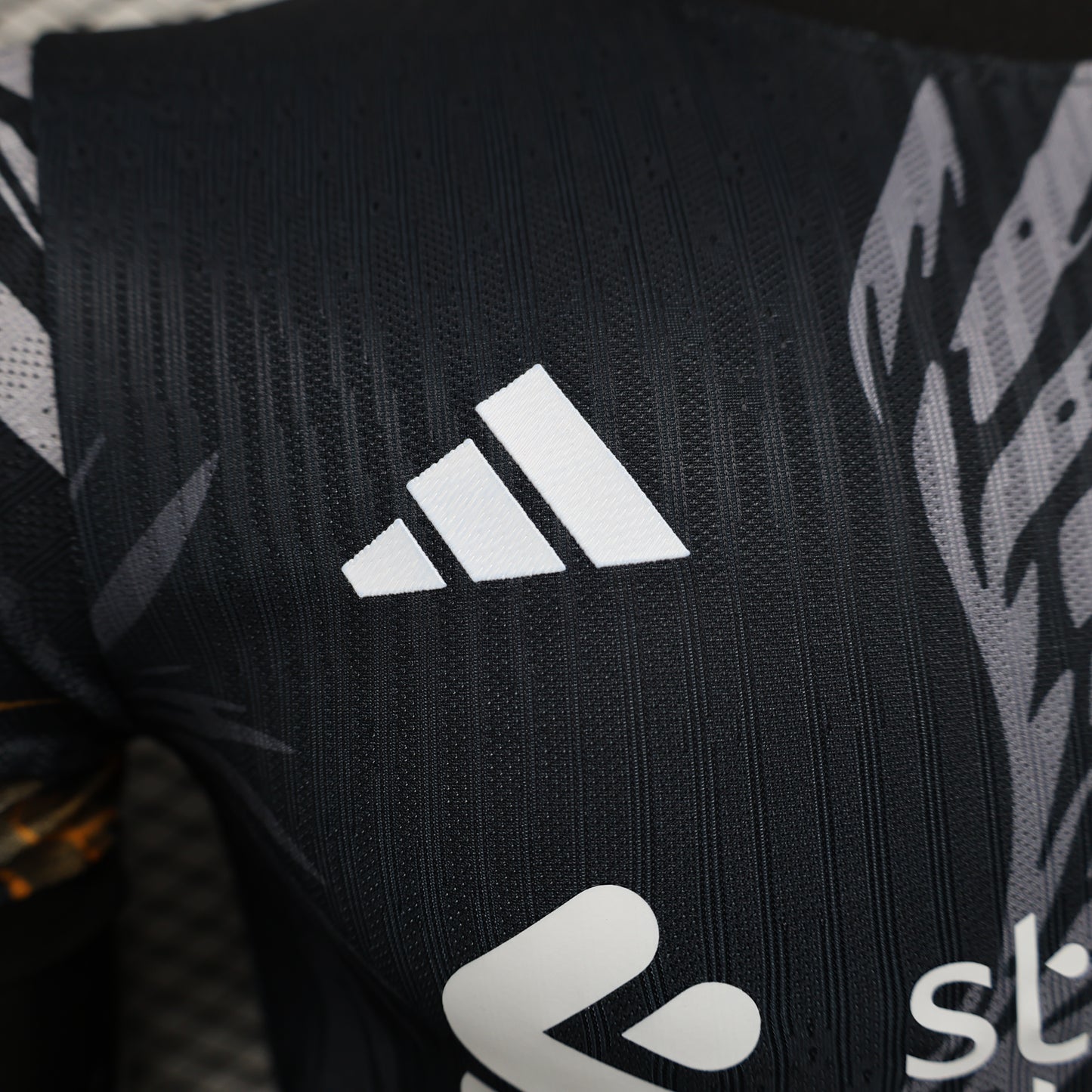 25/26 Liverpool 'Golden Phoenix' LIMITED EDITION Jersey (Premium)